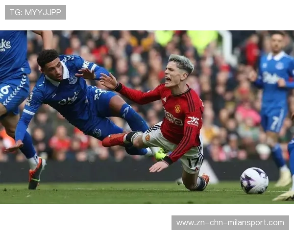 曼联边路变速突破，加纳乔小角度抽射偏出