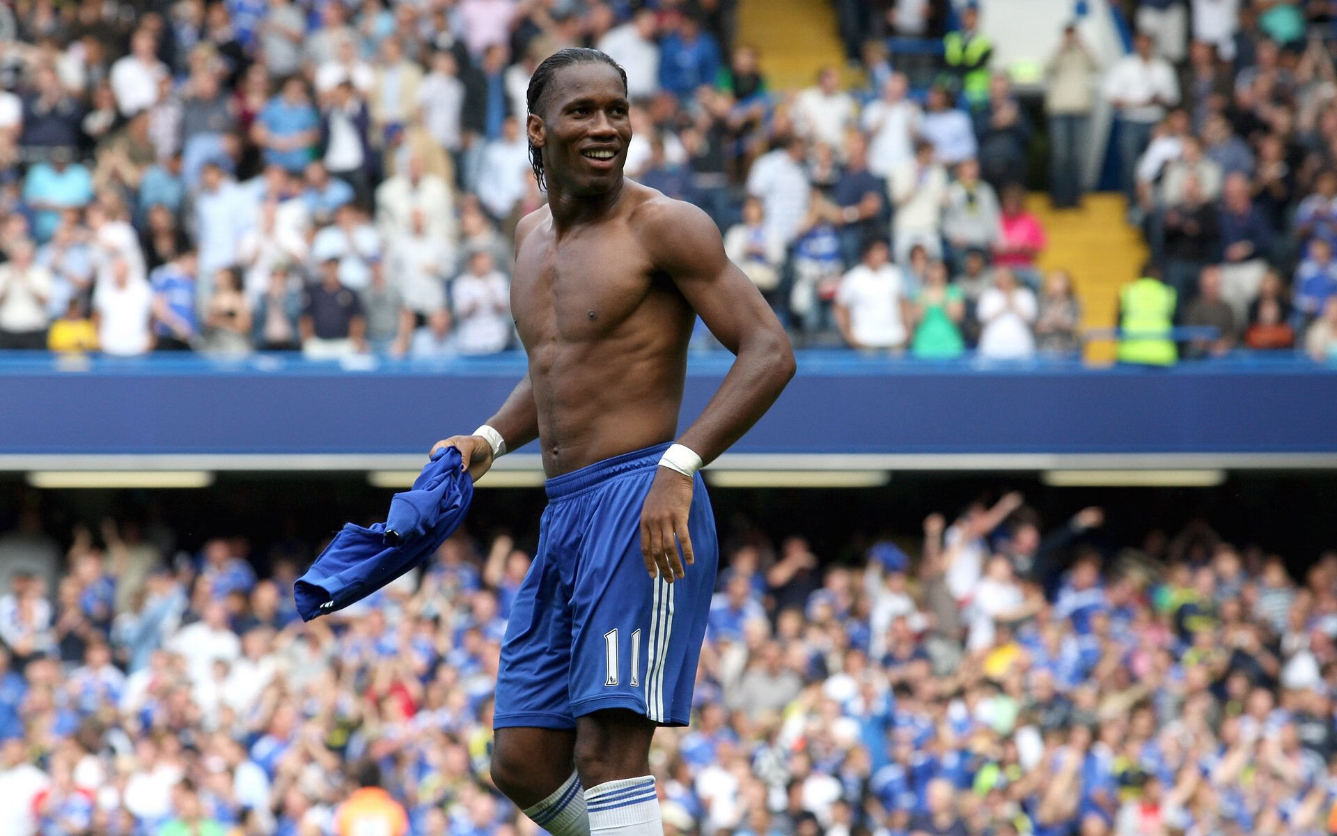 “短柄墙球:高新区全民健身馆,比赛不止是对抗,更是智商与反应速度的比拼”