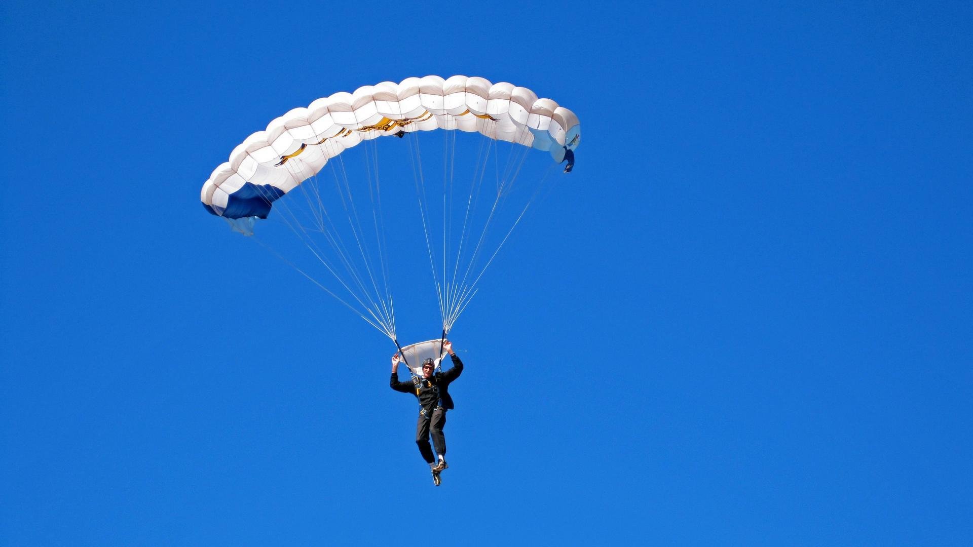 卡特的踢球远程威胁,改变了橄榄球的比赛格局,卡特被哪个球队选中